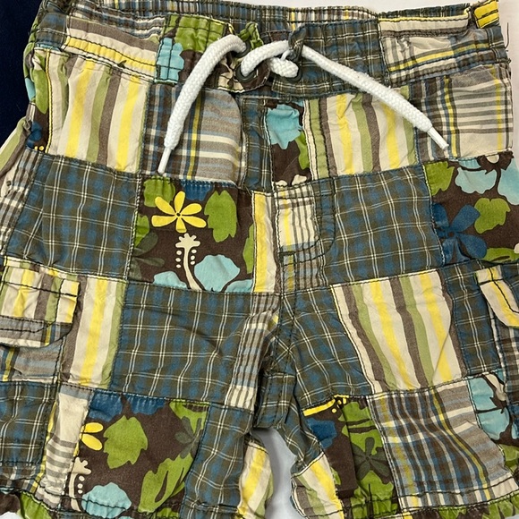 12-18M Gymboree shorts and t-shirt - Picture 2 of 5